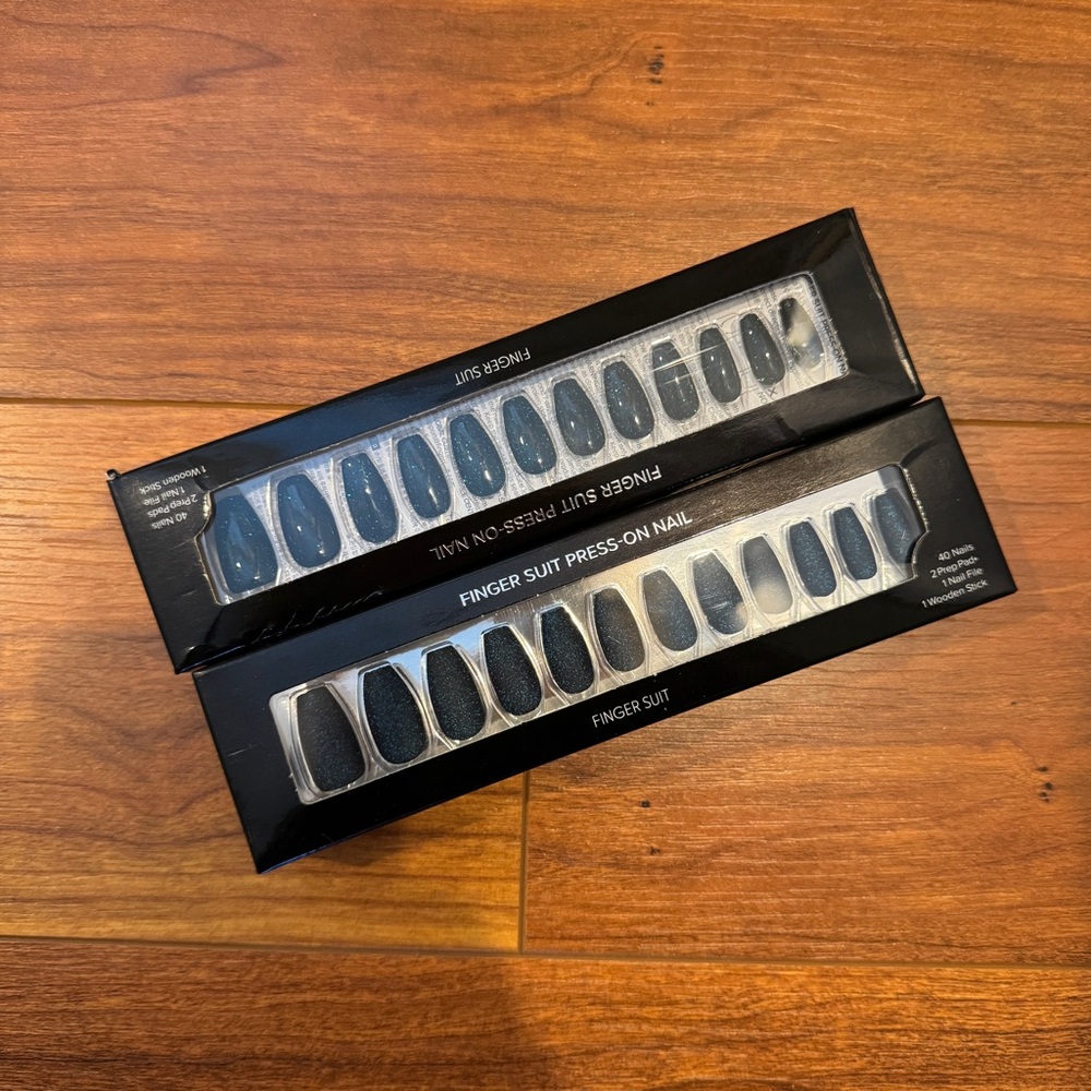 Finger Suit Black and Green Press-On Nail sets
